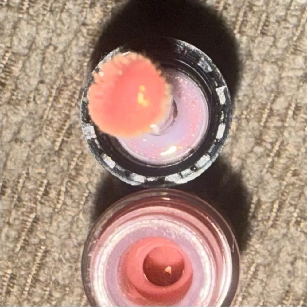 MAC Cosmetics Hello Kitty Lipgloss Color Mimmy